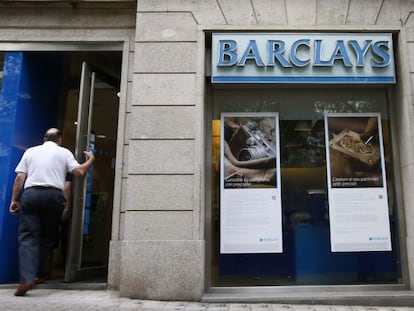 Fachada de una oficina en Barclays Bank en Barcelona