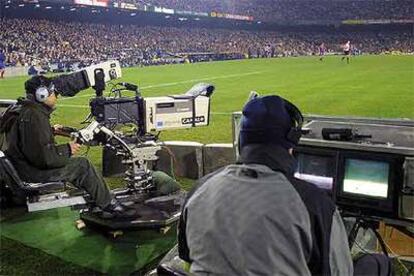 Cámaras de Canal + transmiten un partido desde el Nou Camp.