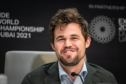 Magnus Carlsen, este viernes, en la conferencia de prensa posterior a su triunfo en el Mundial de Dubái