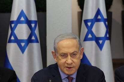 El primer ministro israelí, Benjamín Netanyahu, el 31 de diciembre en la reunión semanal de su Gobierno en la base militar de Kirya, en Tel Aviv.