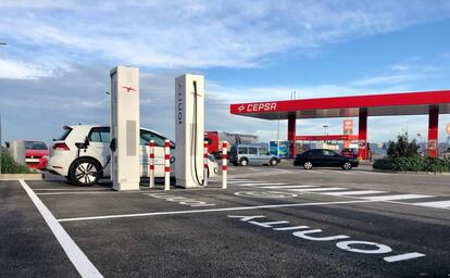 Estación de Ionity en la gasolinera de Cepsa en Puerto Lumbreras.