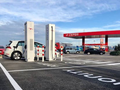 Estación de Ionity en la gasolinera de Cepsa en Puerto Lumbreras.