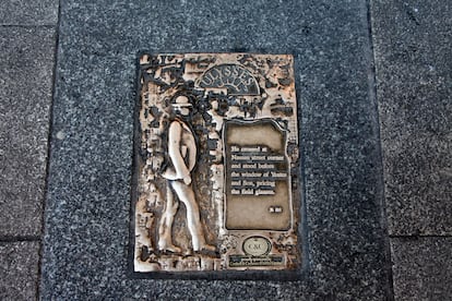 Placa en honor a la obra de Ulises de Joyce, en Dublín.