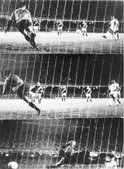 Secuencia en la que Pelé marca su gol número 1.000 a Edgardo Andrada.