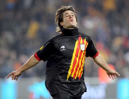 El delantero de la selección de Cataluña Bojan Krkic celebra la consecución del cuarto gol de su equipo frente a Honduras, durante el partido amistoso que se disputa esta noche en el estadio Olimpico Lluis Companys de Barcelona.