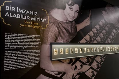 Vista de la exposición 'One Hundred Years of Love. The Affair between Film and Audience in Turkey' en el museo Istanbul Modern.