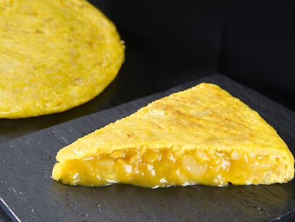Deportes Nacionales: comer tortilla de patata en un bar