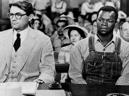 Fotograma de &#039;Matar un ruise&ntilde;or&#039;, con Gregory Peck y Brock Peters.