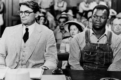 Fotograma de &#039;Matar un ruise&ntilde;or&#039;, con Gregory Peck y Brock Peters.