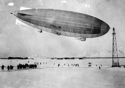 El primer dirigible voló el 9 de octubre de 1896 en el aeropuerto de Tempelhof (Alemania). Llegó a subir 400 metros y se mantuvo en el aire unos minutos.