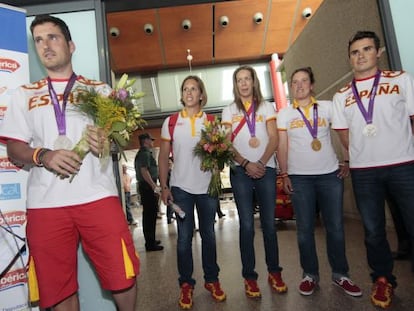 Los medallistas gallegos a su llegada al aeropuerto de Peinador.