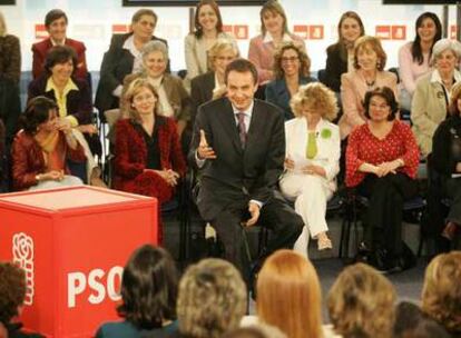 José Luis Rodríguez Zapatero, en un acto con representantes de asociaciones de mujeres.