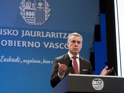 El lehendakari durante el discurso ofrecido a la sociedad vasca en la lehendakaritza.