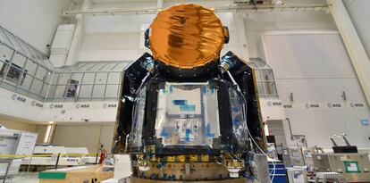 El satélite Cheops, en la sala blanca de Airbus en Madrid.