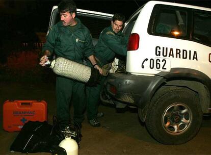 Loss servicios de rescate tratan de evacuar a los seis excursionistas de un grupo de 29 que quedaron atrapados en una galería de la cueva de Los Silos, en la isla canaria de Tenerife.  El grupo fue localizado ayer en una galería de agua excavada en la roca volcánica y que produce emanaciones gaseosas.