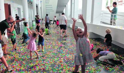 Actividad con niños en el Macba.