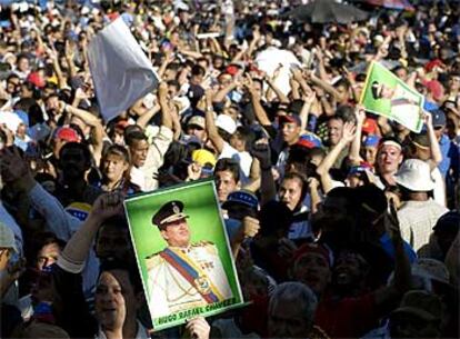 Seguidores de Chávez se manifiestan en Caracas durante el primer día de huelga general.