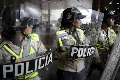 Polic&iacute;a acordona el Consejo Nacional Electoral