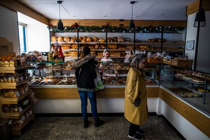 Pastelería Orio, en la calle madrileña de Bravo Murillo, con las luces apagadas. 