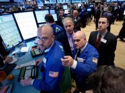 Treinta minutos después de iniciadas las contrataciones en el parque neoyorquino, el índice Dow Jones de Industriales se apreciaba un 0,51 % (74,01 puntos) hasta alcanzar las 14.529,83 unidades. EFE/Archivo
