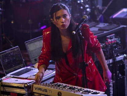 Javiera Mena, durante una actuación en Madrid.