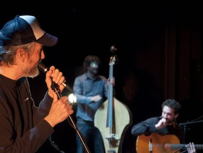 Howe Gelb & A Band of Gypsies durante el concierto en Córdoba