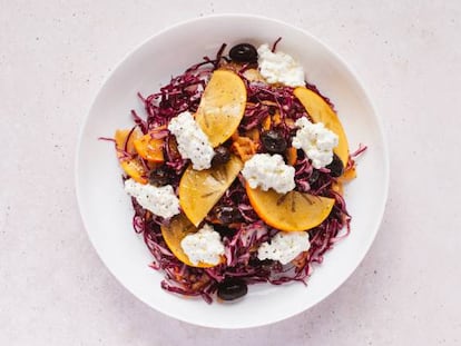 Ocho ensaladas vistosas y frescas para acompañar tus platos en Nochevieja