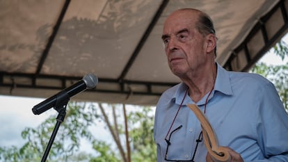 El entonces canciller Álvaro Leyva interviene durante un evento de reconciliación en Juan Frío, al Norte de Santander, en mayo de 2023.
