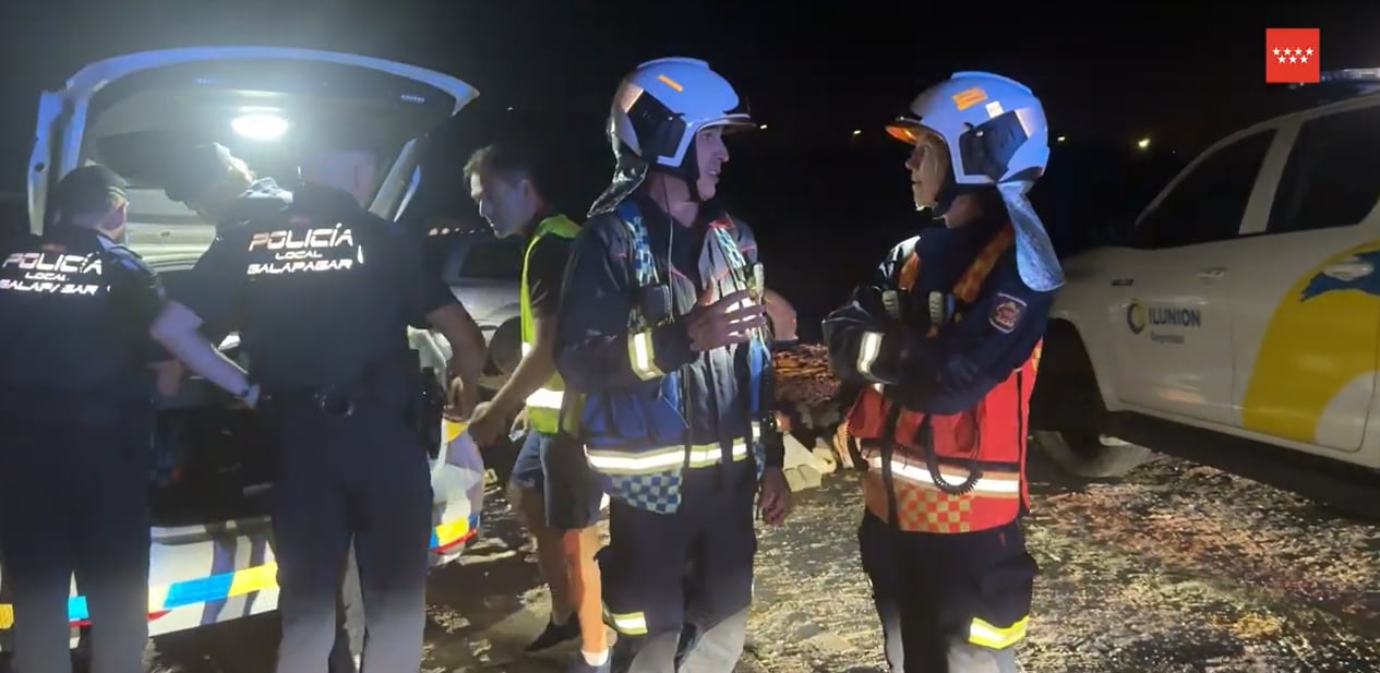 Un menor muy grave y otro leve al ser golpeados por un tren de Cercanías en Madrid en Galapagar