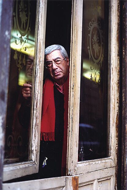 Rafael Azcona. Logroño, 1926. 5 'goyas': 'El bosque animado' (1987), '¡Ay, Carmela!' (1990), 'Belle époque' (1992), 'Tirano Banderas' (1993) y 'La lengua de las mariposas' (1999). Goya honorífico en 1998. Último guión escrito: 'Asalto a la virreina', para José Luis García Sánchez.