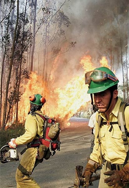 Bomberos cerca de Mirón.