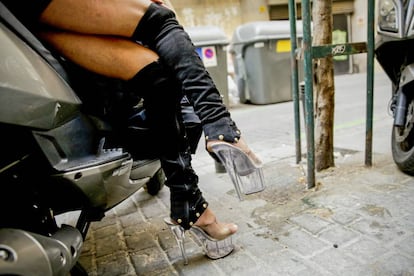Una prostituta en el centro de Madrid. 