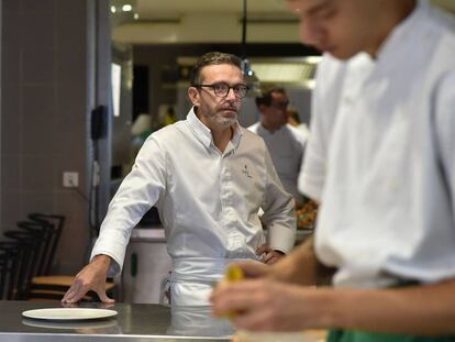 El cocinero franc&eacute;s Sebastien Bras en la cocina de su restaurante Le Suquet, el pasado mes de septiembre. 