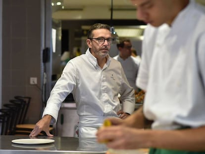 El cocinero franc&eacute;s Sebastien Bras en la cocina de su restaurante Le Suquet, el pasado mes de septiembre. 