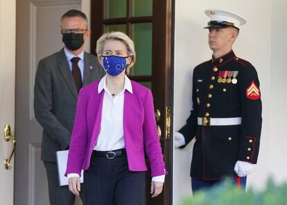 La presidenta de la Comisión Europea, Ursula Von Der Leyen, abandona esta mañana la Casa Blanca tras la reunión con el presidente de Estados Unidos, Joe Biden.