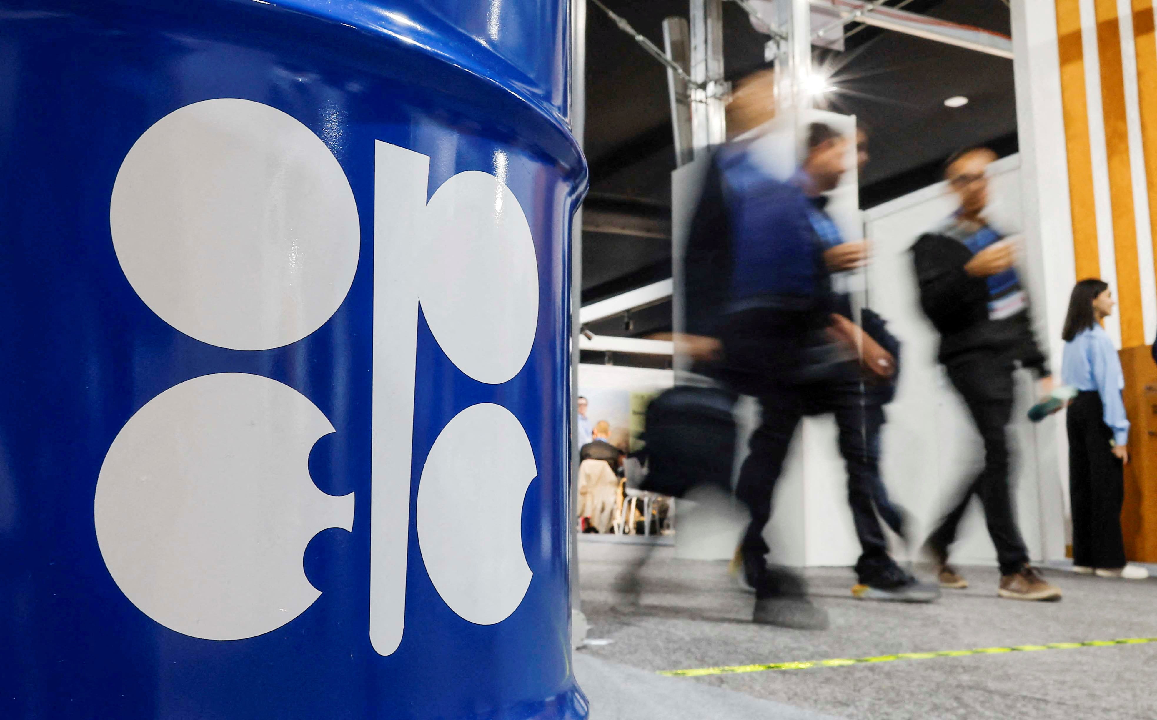 La subida de cuotas de la OPEP y el tránsito por el estrecho de Ormuz consolidan las bajadas del petróleo