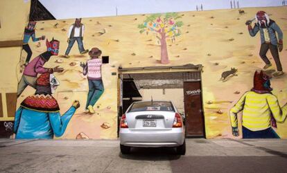 El centro histórico de Lima fue declarado patrimonio mundial por la Unesco en 1988. Hecho con el que Castañeda justificó su decisión. Sin embargo, los murales que Castañeda eliminará no se encuentran sobre ningún monumento o edificio histórico, sino en paredes y estacionamientos.