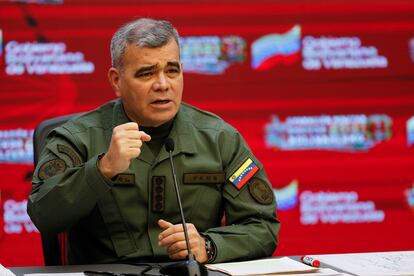 Vladimir Padrino, ministro de Defensa de Venezuela, durante una conferencia de prensa, este 5 de abril en Caracas.