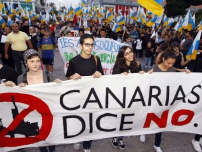 Protesta en Las Palmas de Gran Canaria el 24 de marzo contra los permisos de Repsol.