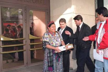 Rigoberta Menchú, en la Audiencia Nacional en 1999, cuando presentó su denuncia por genocidio en Guatemala.