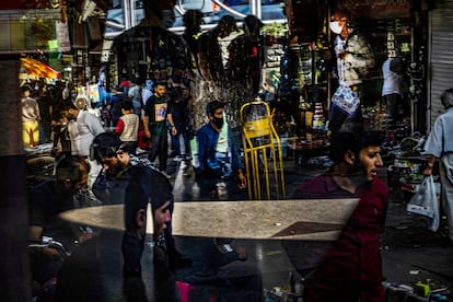 Tiendas en las calles de Teherán.