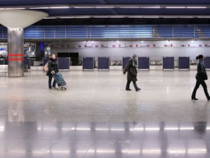 Vestíbulo de la terminal aeroportuaria abandonada en la estación de metro de Nuevos Ministerios
