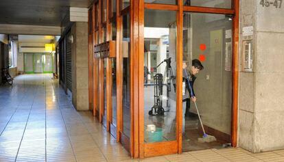 Entrada del domicilio de Banyoles donde sucedió el crimen.