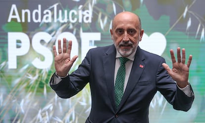 El exdiputado Luis Ángel Hierro presenta su precandidatura a las primarias del PSOE-A para presidir la Junta de Andalucía.