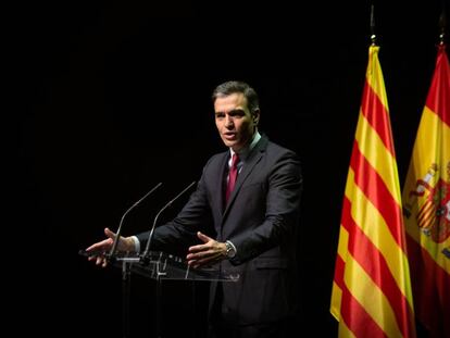 El presidente del Gobierno, Pedro Sánchez, en la conferencia 'Reencuentro: un proyecto de futuro para toda España', en el Teatre del Liceu de Barcelona, el lunes.