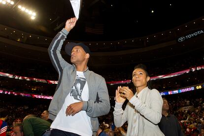 Jada Pinkett-Smith – En 2011, la actriz y su marido, el archiconocido intérprete Will Smith, adquirieron un pequeño paquete accionarial de los Philadelphia 76ers de la NBA. Como demostraría desde sus comienzos en El príncipe de Bel-Air, Smith es un gran aficionado al baloncesto y quiso formar parte de la ejecutiva del equipo de su ciudad de nacimiento.