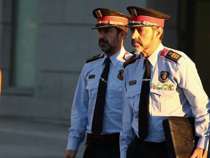 Former Mossos d’Esquadra chief Josep Lluis Trapero (r).