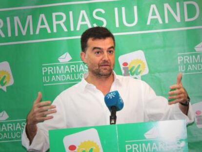 El coordinador de IU, Antonio Maíllo, en la sede de su formación.