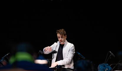 El compositor Justin Hurwitz durante los ensayos con la Orquesta Sinfónica de Tenerife, en el auditorio Adán Martín, en una fotografía cedida por el festival Fimucité.