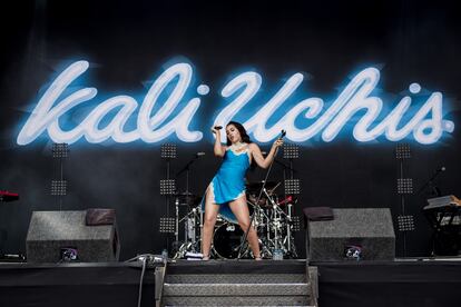 La cantante Kali Uchis, estadounidense con raíces colombianas, en una de sus presentaciones.